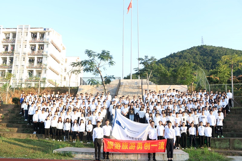 旅业学子“升旗仪式”进行时