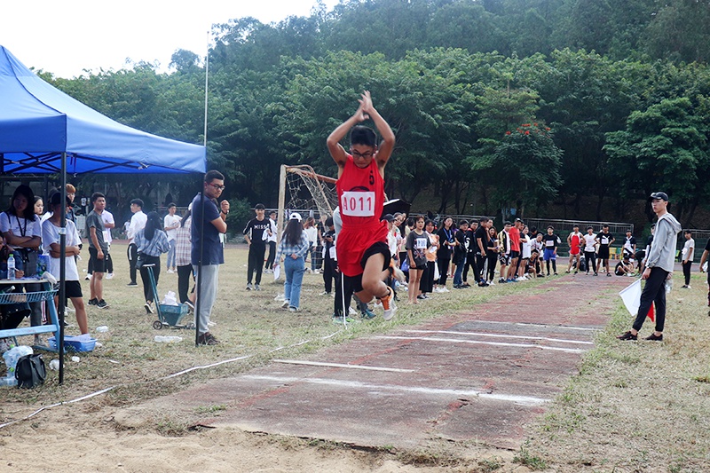 三步飞跃，自信飞扬——三级跳远预决赛